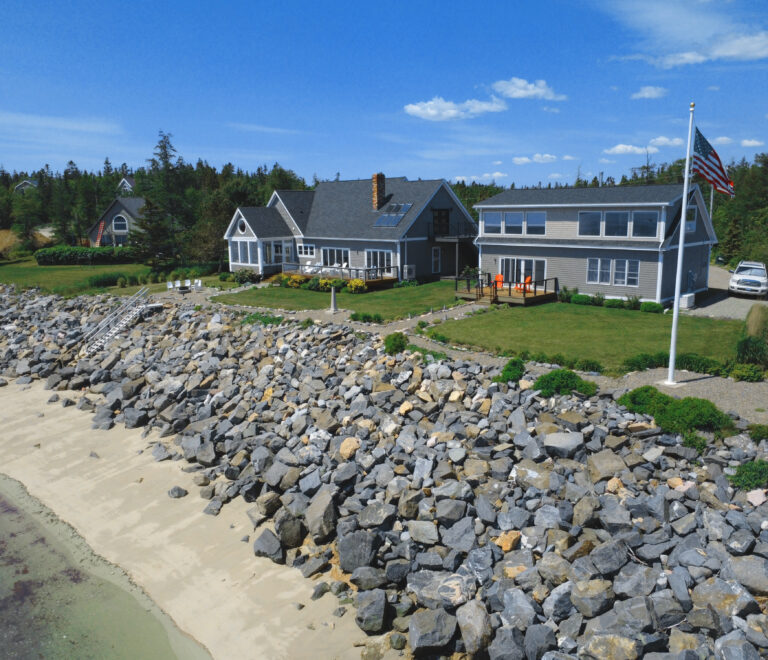 Main & Guest House Sea Duck Cottage